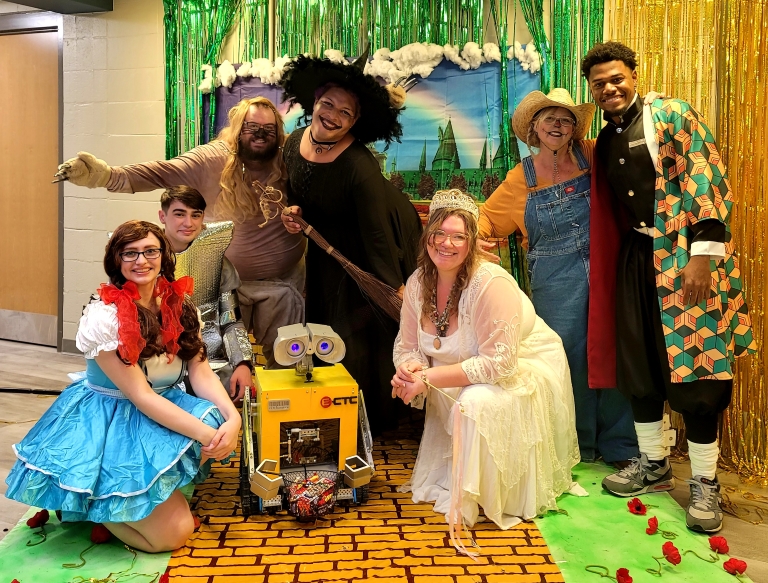 students dressed as characters from the Wizard of Oz and a robot