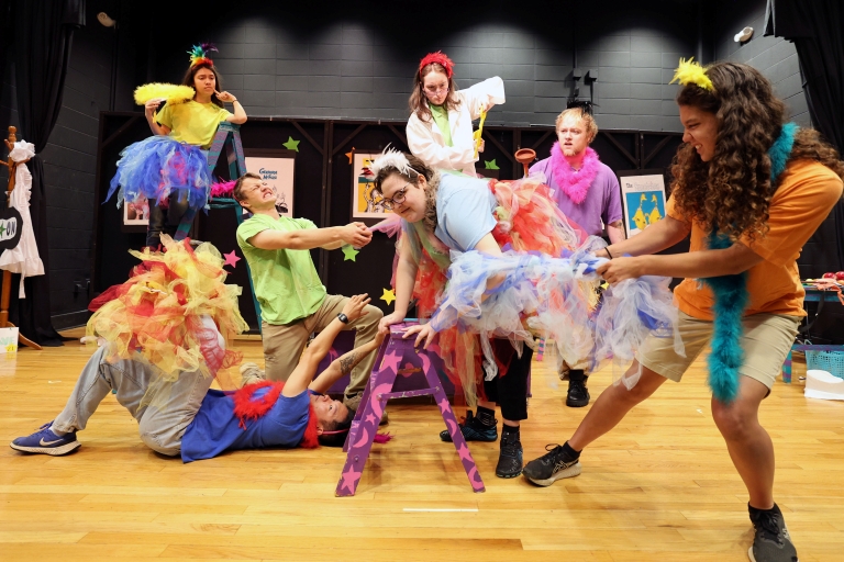 Students and guest actors rehearse 