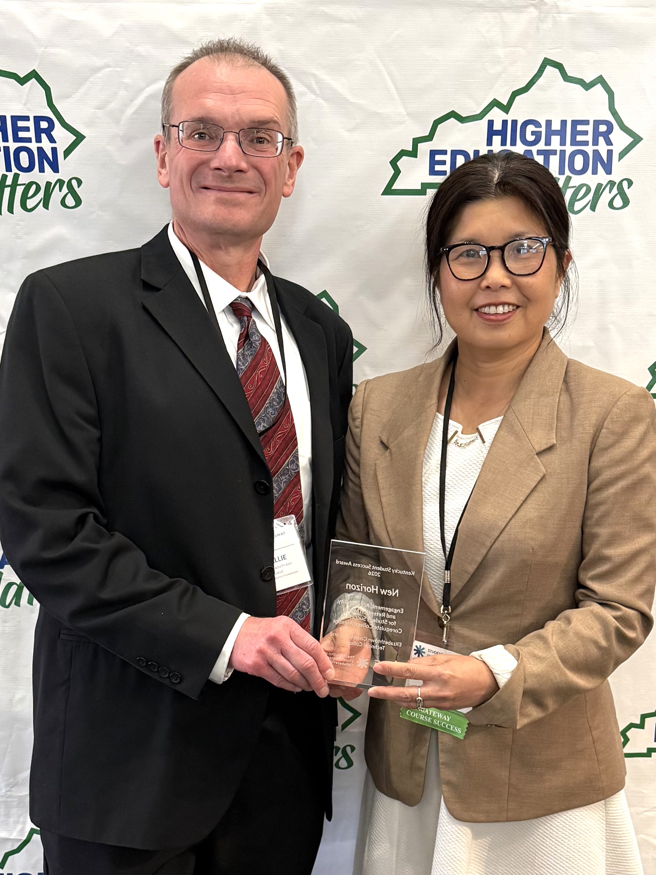 Dr. Shawn Kellie and Miky Wright receive the New Horizon Award